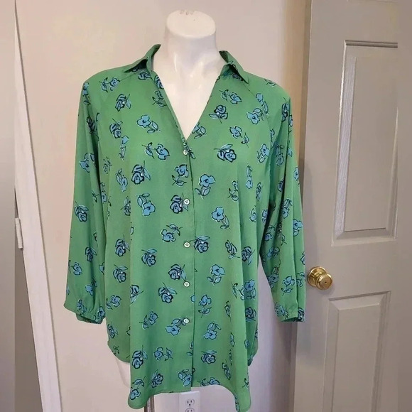 Cabi Kelly Green Go to Painters Smock Button Down Floral Oversized Blouse(S) - Picture 2 of 13